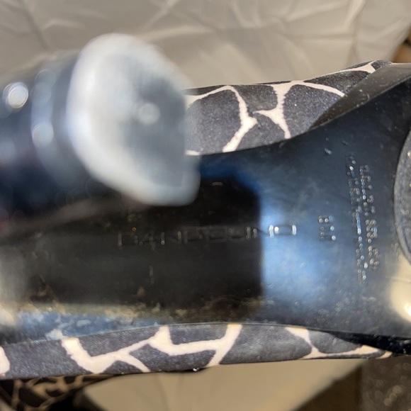 Bandolino Giraffe Print Platform Heels - Picture 7 of 8